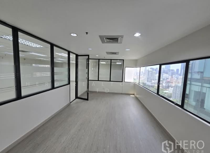 For Rent Office Space 358 sqm in Khlong Toei, Bangkok near BTS Asok & MRT Sukhumvit HRE00712, กรุงเทพ, คลองตัน, คลองเตย, กรุงเทพ, 358 ตร.ม., สำนักงาน ให้เช่า, โดย Hero Realtor Co., Ltd., 500291004 - DDproperty.com