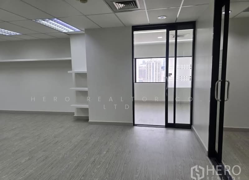 For Rent Office Space 358 sqm in Khlong Toei, Bangkok near BTS Asok & MRT Sukhumvit HRE00712, กรุงเทพ, คลองตัน, คลองเตย, กรุงเทพ, 358 ตร.ม., สำนักงาน ให้เช่า, โดย Hero Realtor Co., Ltd., 500291004 - DDproperty.com