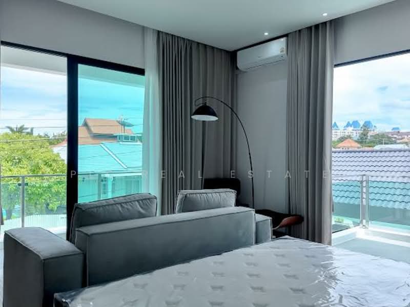 Luxury 5 Bedroom Pool Villa in Jomtien, Chon Buri (Pattaya), Bang Lamung, Bang Lamung (Pattaya), Chon Buri (Pattaya), 5 Bedrooms, 272 sqm, Villa For Sale, by PLC real estate, 500291031 - DDproperty.com