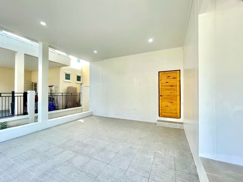 บ้านรีโนเวท ถ.เลียบคลองสอง คลองสามวา ซาฟารีเวิล์ด, Bangkok, เลียบคลองสอง, Bang Chun, Khlong Sam Wa, Bangkok, 3 Bedrooms, 130 sqm, Single Detached House For Sale, by ปุณณภา นารานนทชัย, 500291049 - DDproperty.com