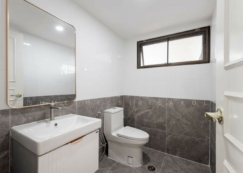 Prestige Towers, Bangkok, 168 Soi Sukhumvit 23, Khlongtoei Nua, Watthana, Bangkok, 3 Bedrooms, 175 sqm, Condo For Sale, by Orapa Sumetheesirisakul, 500291098 - DDproperty.com