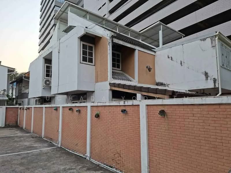 3-BR House, Bangkok, Huai Khwang, Huai Khwang, Bangkok, 3 Bedrooms, 204 sqm, Single Detached House For Sale, by Suchada Yodyiem, 500291211 - DDproperty.com
