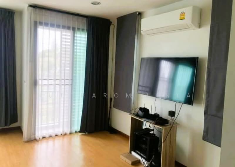 For Sale - 4-BR Townhouse, Bangkok