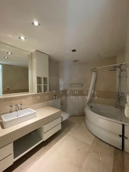 The Lakes, Bangkok, 123 Ratchadaphisek Road, Khlong Toei, Khlong Toei, Bangkok, 3 Bedrooms, 415 sqm, Condo For Sale, by Kittiphop Machchima, 500291319 - DDproperty.com
