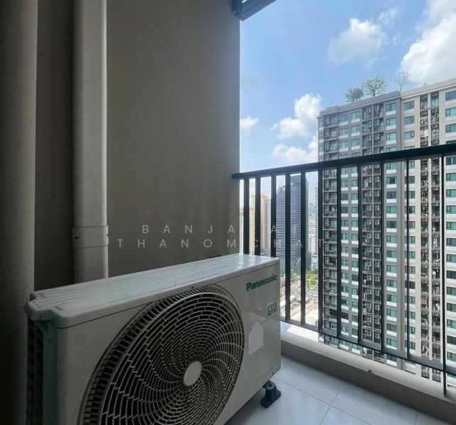 Life Asoke, Bangkok, Asoke-Dindang Road, Bang Kapi, Huai Khwang, Bangkok, 1 Bedroom, 30 sqm, Condo For Rent, by Banjarat Thanomchat, 500291539 - DDproperty.com