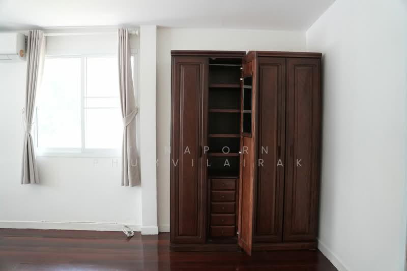 undefined, Bangkok, Khlong Toei, Khlong Toei, Bangkok, 3 Bedrooms, 200 sqm, Single Detached House For Rent, by Tanaporn Phumvilairak, 500291950 - DDproperty.com