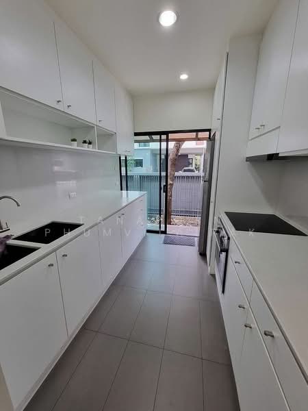 3-BR House, Bangkok, Nong Bon, Prawet, Bangkok, 3 Bedrooms, 310 sqm, Single Detached House For Rent, by Tanaporn Phumvilairak, 500291999 - DDproperty.com