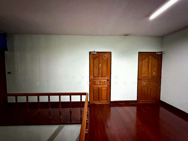 บ้านเดี่ยว 2 ชั้น ซอยสันติภาพ ถนนสุรวงศ์ #ใกล้สถานทูตรัสเซีย #ใกล้MRTสามย่าน, Bangkok, Si Phraya, Bang Rak, Bangkok, 3 Bedrooms, 700 sqm, Single Detached House For Rent, by Pranisa Jirathongpoon, 500292081 - DDproperty.com