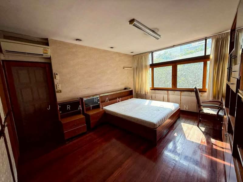บ้านเดี่ยว 2 ชั้น ซอยสันติภาพ ถนนสุรวงศ์ #ใกล้สถานทูตรัสเซีย #ใกล้MRTสามย่าน, กรุงเทพ, สี่พระยา, บางรัก, กรุงเทพ, 700 ตร.ม., บ้านเดี่ยว ให้เช่า, โดย Pranisa Jirathongpoon, 500292081 - DDproperty.com