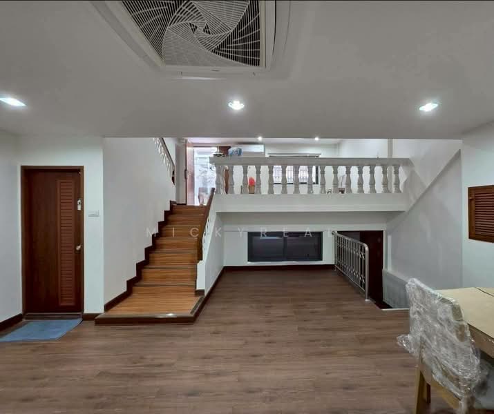 ให้เช่าทาวน์โฮม 4ชั้น รีโนเวทใหม่ ใจกลางสุขุมวิท, กรุงเทพ, คลองตันเหนือ, วัฒนา, กรุงเทพ, 300 ตร.ม., ทาวน์เฮ้าส์ ให้เช่า, โดย mickyreal, 500292178 - DDproperty.com