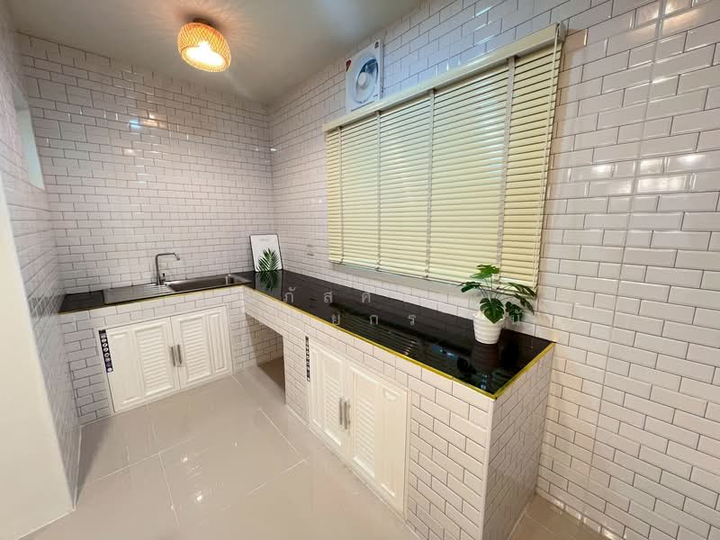 Poonsinh Thani 3, Bangkok, Rat Phatthana Road, Khlong Song Ton Nun, Lat Krabang, Bangkok, 2 Bedrooms, 80 sqm, Townhouse For Sale, by นภัสศรณ์ วงศ์สินไทยกร (นันท์), 500292204 - DDproperty.com