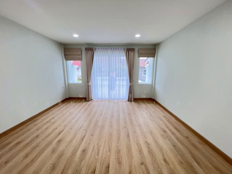 Poonsinh Thani 3, Bangkok, Rat Phatthana Road, Khlong Song Ton Nun, Lat Krabang, Bangkok, 2 Bedrooms, 80 sqm, Townhouse For Sale, by นภัสศรณ์ วงศ์สินไทยกร (นันท์), 500292204 - DDproperty.com