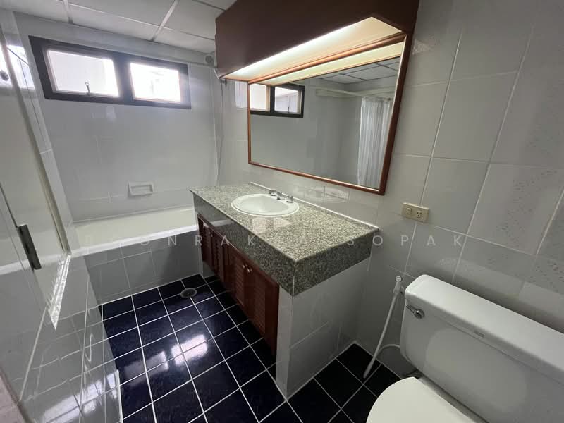 Four Wings Mansion, Bangkok, 32 Soi Sukhumvit 11, Khlongtoei Nua, Watthana, Bangkok, 2 Bedrooms, 220 sqm, Apartment For Rent, by Boonraksa Sopak, 500292212 - DDproperty.com