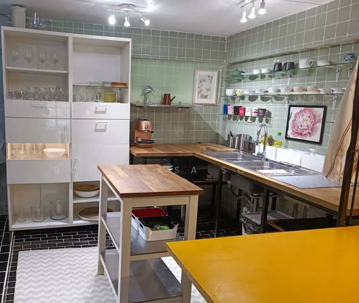 6-BR Townhouse, Bangkok, Phra Kanong, Khlong Toei, Bangkok, 6 Bedrooms, 372 sqm, Townhouse For Rent, by Boonraksa Sopak, 500292408 - DDproperty.com