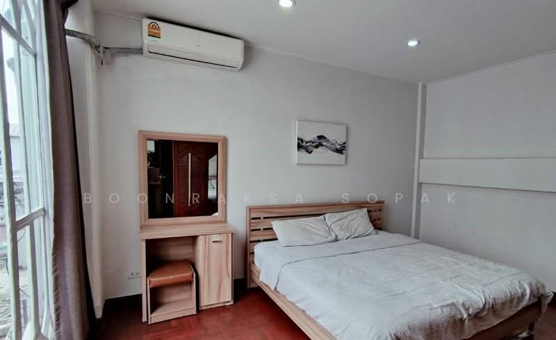 5-BR Townhouse, Bangkok, Khlong Tan Nua, Watthana, Bangkok, 5 Bedrooms, 350 sqm, Townhouse For Rent, by Boonraksa Sopak, 500292431 - DDproperty.com