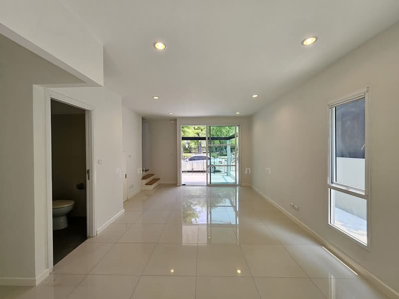 Patio Pattanakarn 38, Bangkok, Soi Phatthanakan 38 Phatthanakan Road, Suan Luang, Suan Luang, Bangkok, 3 Bedrooms, 155 sqm, Townhouse For Sale, by คุณ ณิชาภา, 500292436 - DDproperty.com