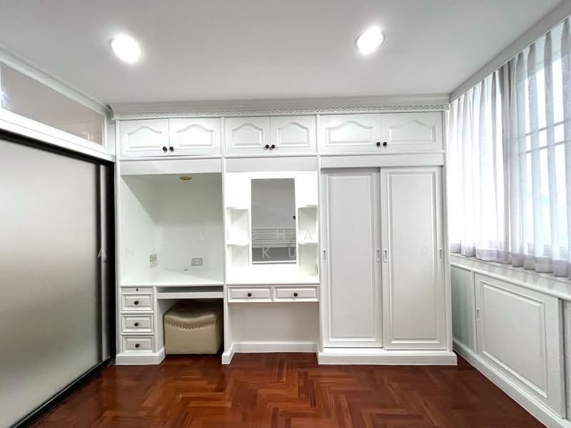 Supalai Place Sukhumvit 39, Bangkok, 175-179 Soi Sukhumvit 39 Sukhumvit Road, Khlong Tan Nua, Watthana, Bangkok, 1 Bedroom, 50 sqm, Condo For Rent, by Vichai  Annavakulthorn, 500292463 - DDproperty.com