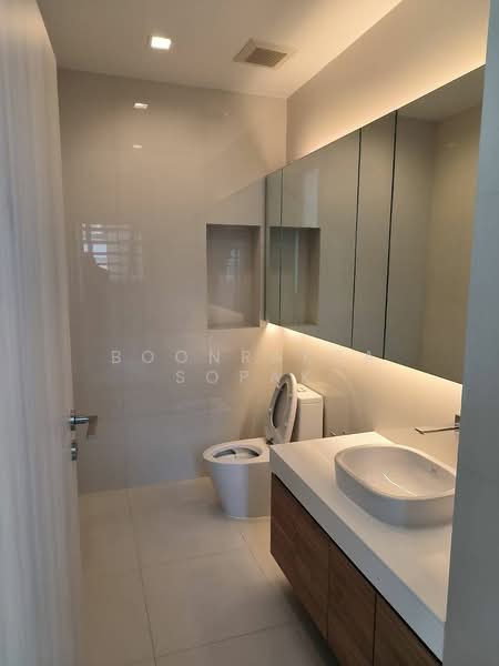 3-BR House, Bangkok, Bang Kapi, Huai Khwang, Bangkok, 3 Bedrooms, 350 sqm, Single Detached House For Rent, by Boonraksa Sopak, 500292628 - DDproperty.com