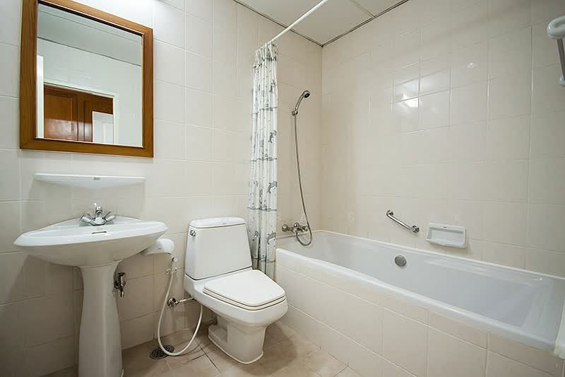 Krungthep Thani Tower, Bangkok, 56 Soi Sukhumvit 24, Khong Tan, Khlong Toei, Bangkok, 3 Bedrooms, 230 sqm, Condo For Rent, by Boonraksa Sopak, 500292732 - DDproperty.com