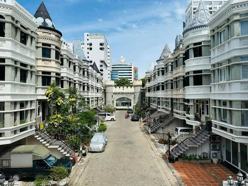 Moo Baan Chicha Castle, Bangkok, Sukhumvit 31, Khlongtoei Nua, Watthana, Bangkok, 3 Bedrooms, 350 sqm, Townhouse For Rent, by Boonraksa Sopak, 500292755 - DDproperty.com