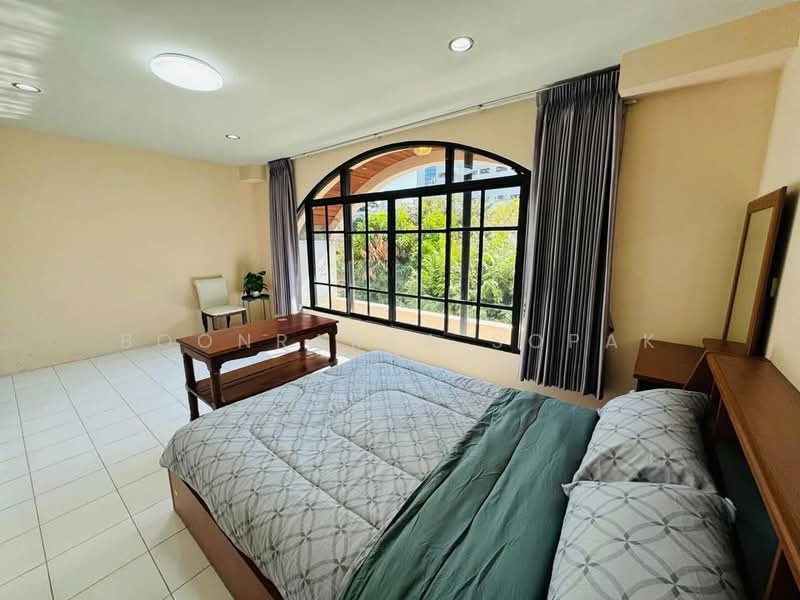 Moo Baan Chicha Castle, Bangkok, Sukhumvit 31, Khlongtoei Nua, Watthana, Bangkok, 4 Bedrooms, 350 sqm, Townhouse For Rent, by Boonraksa Sopak, 500292891 - DDproperty.com