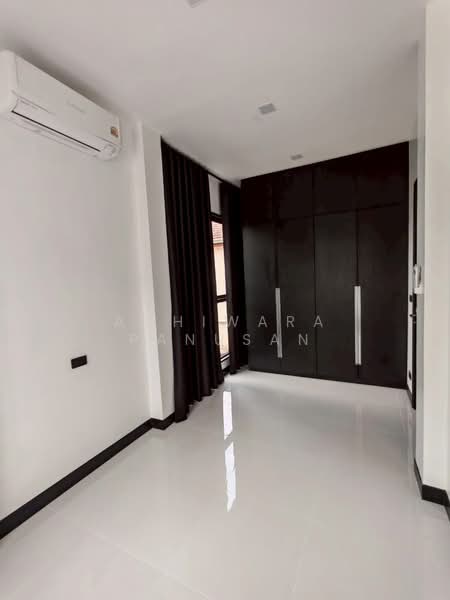 House Town in Town, Bangkok, เลียบด่วนประดิษฐ์มนูธรรม, Wang Thonglang, Wang Thonglang, Bangkok, 6 Bedrooms, 310 sqm, Single Detached House For Rent, by Achiwara Panusan, 500292979 - DDproperty.com