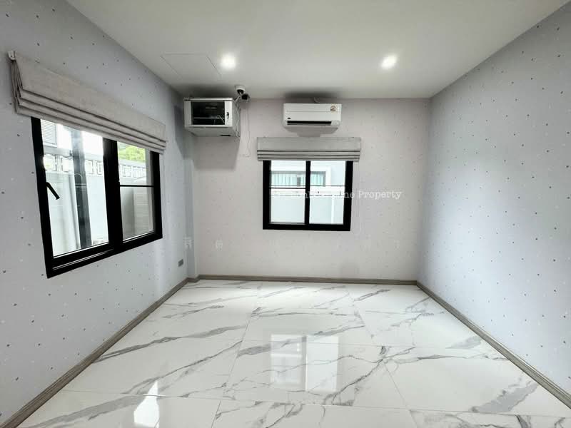 ให้เช่าบ้านใหม่สวยใจกลางศรีราชา ม.อีสวาน่า ศรีราชา, Chon Buri (Pattaya), Surasak, Si Racha, Chon Buri (Pattaya), 4 Bedrooms, 180 sqm, Semi-Detached House (Twin House) For Rent, by Dusit Saengfa, 500292987 - DDproperty.com