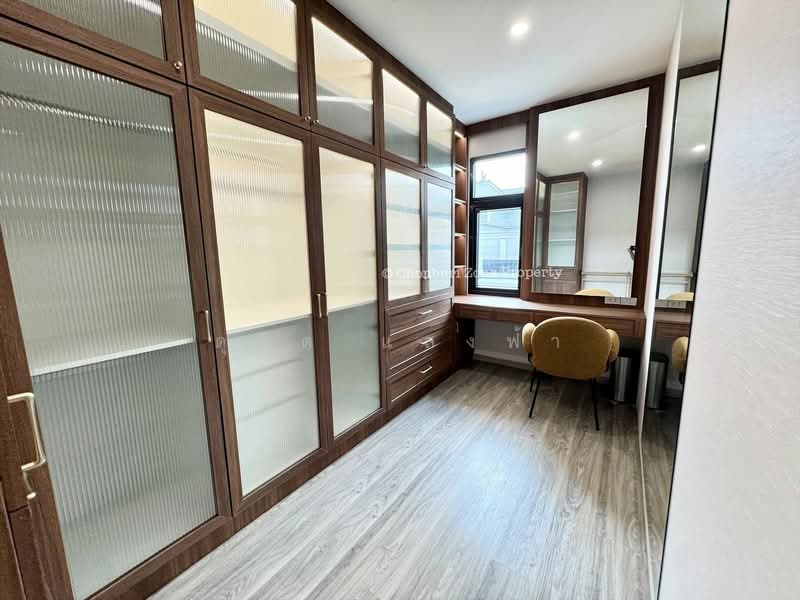 ให้เช่าบ้านใหม่สวยใจกลางศรีราชา ม.อีสวาน่า ศรีราชา, Chon Buri (Pattaya), Surasak, Si Racha, Chon Buri (Pattaya), 4 Bedrooms, 180 sqm, Semi-Detached House (Twin House) For Rent, by Dusit Saengfa, 500292987 - DDproperty.com