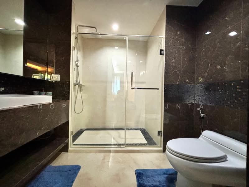 The Address Sukhumvit 61, Bangkok, 22 Soi Sukhumvit 61 Sukhumvit Road, Khlong Tan Nua, Watthana, Bangkok, 1 Bedroom, 52 sqm, Condo For Rent, by Noppharuj Nunta, 500293088 - DDproperty.com