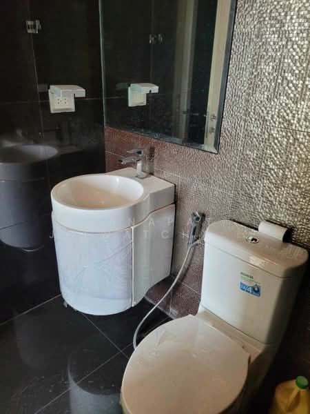 Rhythm Sukhumvit 36-38, Bangkok, 55 Soi Sukhumvit 36, Sukhumvit Road, Phra Kanong, Khlong Toei, Bangkok, 1 Bedroom, 34 sqm, Condo For Rent, by Tanapat Jitwatcharakomol, 500293355 - DDproperty.com