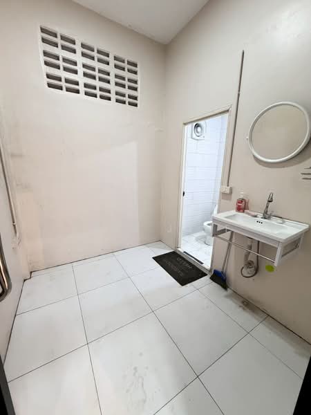 Commercial Building for Rent in a Prime Location on Sukhumvit Road (SPSJP328), Bangkok, สุขุมวิท60/2, Bang Chak, Phra Khanong, Bangkok, , 200 sqm, Shophouse For Rent, by Khun Jane, 500293390 - DDproperty.com