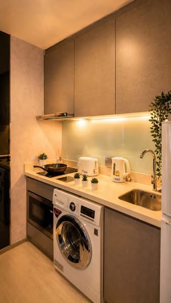 Rhythm Sukhumvit 36-38, Bangkok, 55 Soi Sukhumvit 36, Sukhumvit Road, Phra Kanong, Khlong Toei, Bangkok, 1 Bedroom, 31 sqm, Condo For Rent, by Phitchaporn Kongsamrong, 500293604 - DDproperty.com