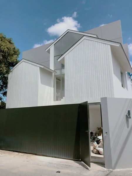 3-BR House, Bangkok, Khlong Tan Nua, Watthana, Bangkok, 3 Bedrooms, 300 sqm, Single Detached House For Sale, by Ramita  Theptham, 500293757 - DDproperty.com