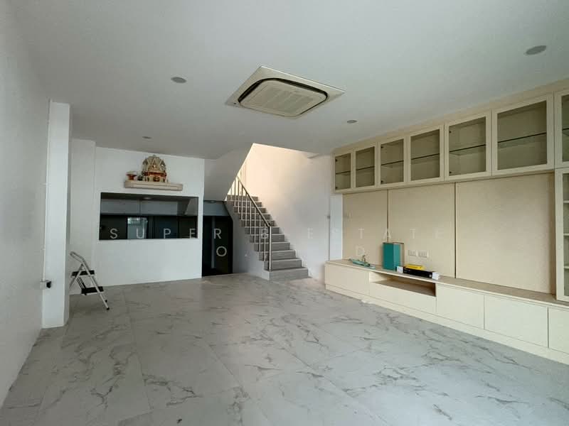 ทาวน์เฮ้าส์ อินทรามระ, กรุงเทพ, อินทรามระ, ดินแดง, ดินแดง, กรุงเทพ, 180 ตร.ม., ทาวน์เฮ้าส์ ให้เช่า, โดย Super B Estate Co., Ltd, 500293791 - DDproperty.com