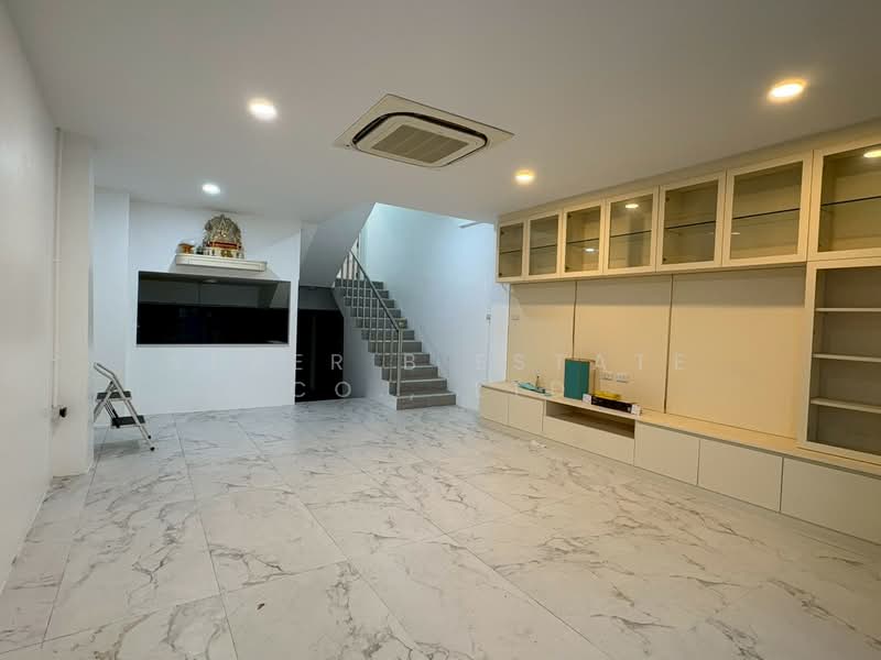 ทาวน์เฮ้าส์ อินทรามระ, Bangkok, อินทรามระ, Din Daeng, Din Daeng, Bangkok, 4 Bedrooms, 180 sqm, Townhouse For Rent, by Super B Estate Co., Ltd, 500293791 - DDproperty.com