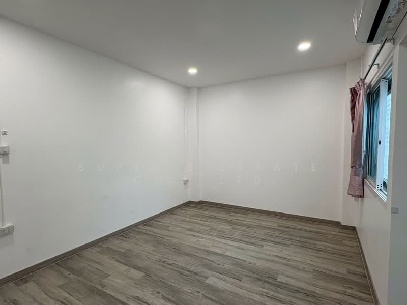 ทาวน์เฮ้าส์ อินทรามระ, Bangkok, อินทรามระ, Din Daeng, Din Daeng, Bangkok, 4 Bedrooms, 180 sqm, Townhouse For Rent, by Super B Estate Co., Ltd, 500293791 - DDproperty.com