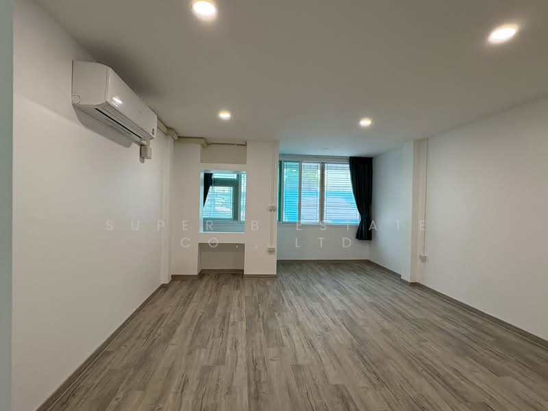 ทาวน์เฮ้าส์ อินทรามระ, Bangkok, อินทรามระ, Din Daeng, Din Daeng, Bangkok, 4 Bedrooms, 180 sqm, Townhouse For Rent, by Super B Estate Co., Ltd, 500293791 - DDproperty.com