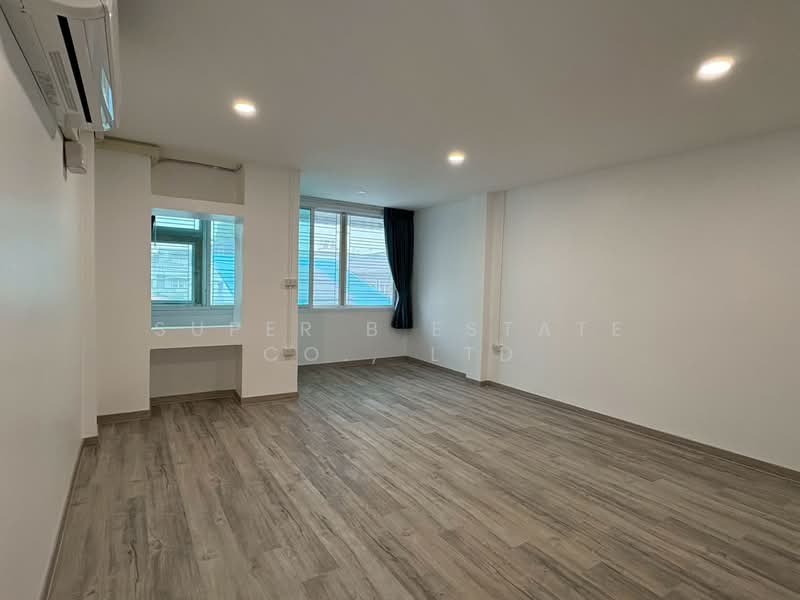 ทาวน์เฮ้าส์ อินทรามระ, Bangkok, อินทรามระ, Din Daeng, Din Daeng, Bangkok, 4 Bedrooms, 180 sqm, Townhouse For Rent, by Super B Estate Co., Ltd, 500293791 - DDproperty.com