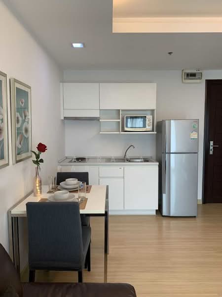 Thru Thonglor, Bangkok, Petchaburi Road, Bang Kapi, Huai Khwang, Bangkok, 1 Bedroom, 38 sqm, Condo For Rent, by Airada Parasarn, 500293851 - DDproperty.com