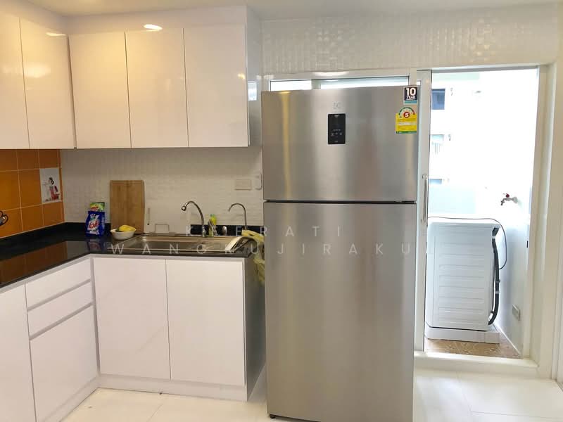 D.S. Tower 1 Sukhumvit 33, Bangkok, Soi Phrom Chit, Khlong Tan Nua, Watthana, Bangkok, 3 Bedrooms, 236 sqm, Condo For Rent, by Keerati  Wangrujirakul, 500294171 - DDproperty.com