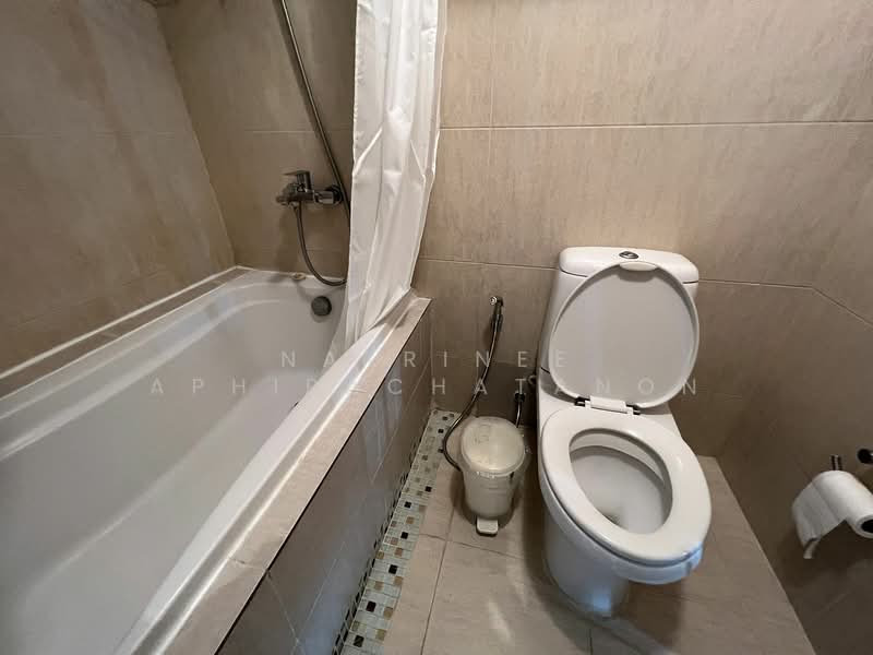 The Clover Thonglor Residence, Bangkok, Soi Sukhumvit 55, Khlong Tan Nua, Watthana, Bangkok, 1 Bedroom, 36 sqm, Condo For Sale, by Natrinee Aphirachatanon, 500294251 - DDproperty.com