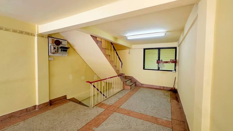 For Sale - Shophouse in Sathorn, near BTS Surasak station, Soi Chan 18/7, close to the main road, prime locatio, Bangkok