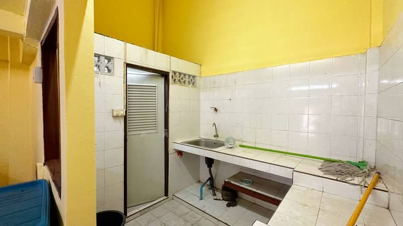 For Sale - Shophouse in Sathorn, near BTS Surasak station, Soi Chan 18/7, close to the main road, prime locatio, Bangkok