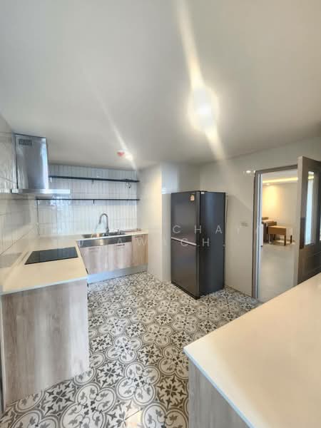 President Park Sukhumvit 24, Bangkok, 99 Sukhumvit 24 Alley, Khlongtoei Nua, Watthana, Bangkok, 3 Bedrooms, 260 sqm, Condo For Rent, by Suchatchaya Supawachiranant, 500294379 - DDproperty.com