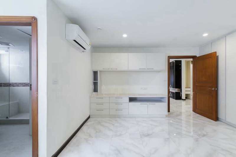 President Park Sukhumvit 24, Bangkok, 99 Sukhumvit 24 Alley, Khlongtoei Nua, Watthana, Bangkok, 3 Bedrooms, 223 sqm, Condo For Rent, by Suchatchaya Supawachiranant, 500294387 - DDproperty.com