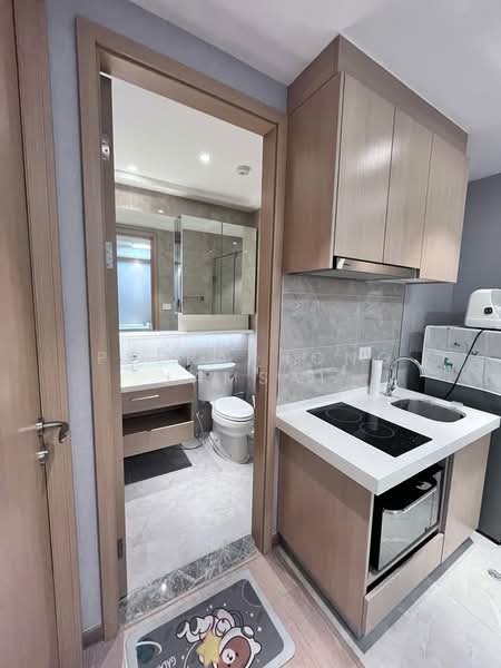 Regal Sathon-Naradhiwas, Bangkok, Naradhiwas Rajanagarindra Road, Thung Maha Mek, Sathon, Bangkok, 1 Bedroom, 33 sqm, Condo For Rent, by Peeraphong Jamsai, 500294417 - DDproperty.com