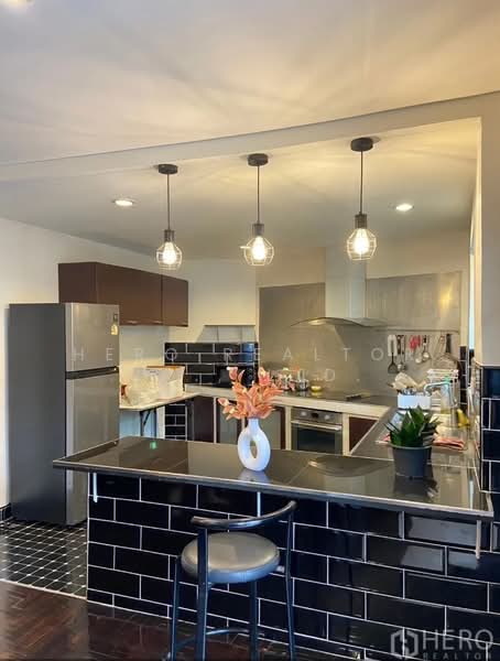 For Rent Home Office 450 sqm in Khlong Tan Nuea, Watthana, Bangkok near BTS Ekkamai HRE00731, กรุงเทพ, คลองตันเหนือ, วัฒนา, กรุงเทพ, 450 ตร.ม., ทาวน์เฮ้าส์ ให้เช่า, โดย Hero Realtor Co., Ltd., 500294506 - DDproperty.com