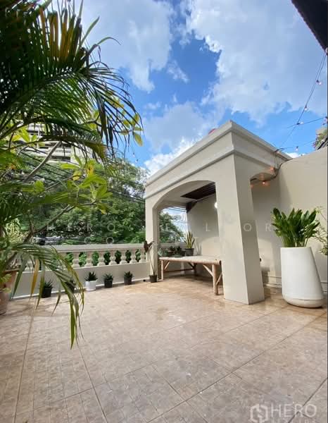 For Rent Home Office 450 sqm in Khlong Tan Nuea, Watthana, Bangkok near BTS Ekkamai HRE00731, Bangkok, Khlong Tan Nua, Watthana, Bangkok, 6 Bedrooms, 450 sqm, Townhouse For Rent, by Hero Realtor Co., Ltd., 500294506 - DDproperty.com