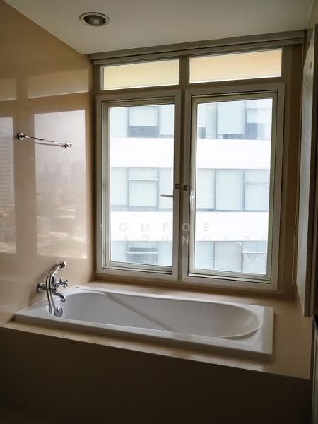 Hampton Thonglor 10, Bangkok, 324 Soi Thonglor 10, Sukhumvit Road, Khlong Tan Nua, Watthana, Bangkok, 4 Bedrooms, 232 sqm, Condo For Rent, by Sompob Buaparungsri, 500294586 - DDproperty.com