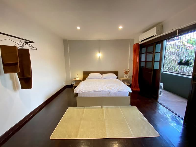 For Rent: 4-Storey Townhouse in Ekkamai Soi 4 Near BTS Ekkamai (SPSEVE1913), Bangkok, เอกมัย ซอย 4, Phra Kanong Nua, Watthana, Bangkok, 6 Bedrooms, 450 sqm, Townhouse For Rent, by Khun Eve, 500294605 - DDproperty.com